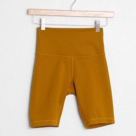Lululemon Wunder Train High Rise Shorts 4 - Picture 2 of 9